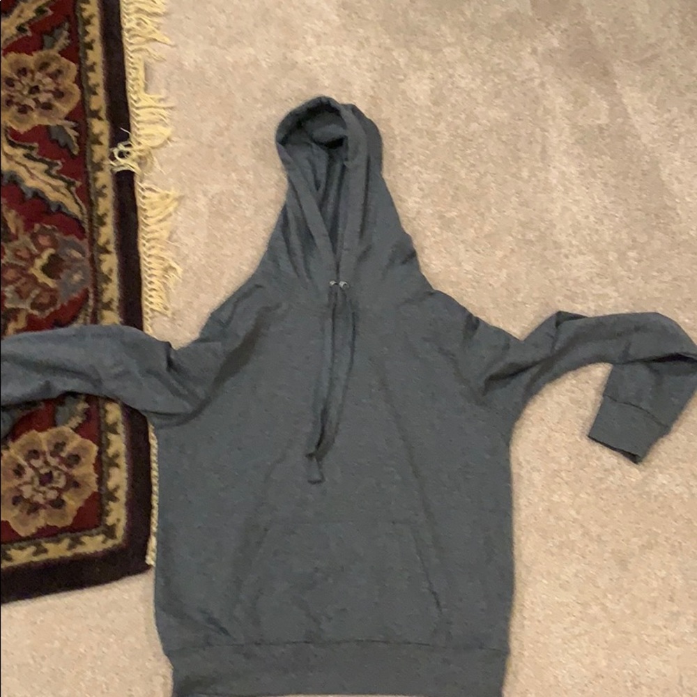 grey sweatshirt
